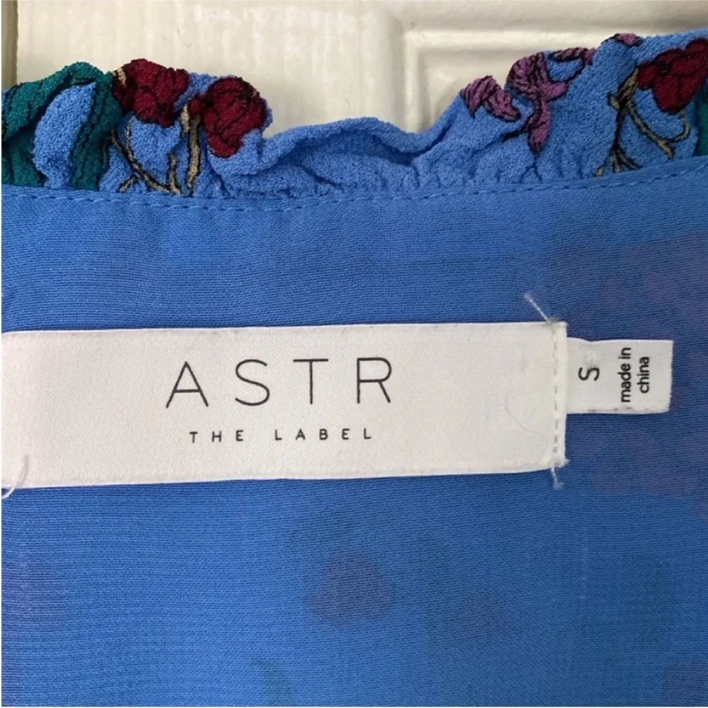 ASTR The Label Faade Wrap Top Shirt Floral Blouse size Small - Picture 12 of 16